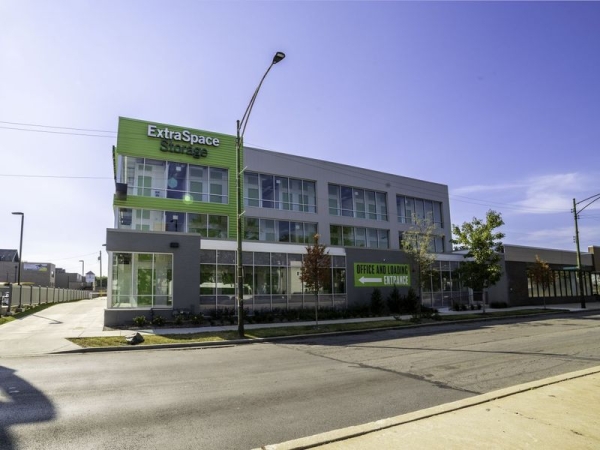 Storage Units at Extra Space Storage - 6319 - Chicago - 2850 N Ashland Ave - 2850 North Ashland Avenue