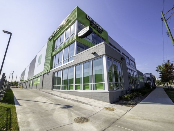 Storage Units at Extra Space Storage - 6319 - Chicago - 2850 N Ashland Ave - 2850 North Ashland Avenue