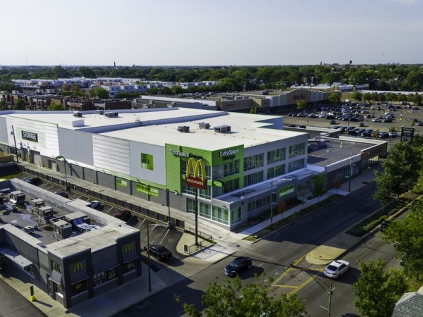 Storage Units at Extra Space Storage - 6319 - Chicago - 2850 N Ashland Ave - 2850 North Ashland Avenue