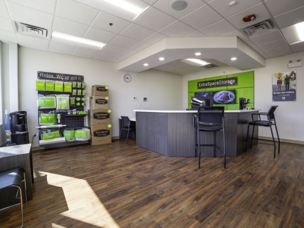 Storage Units at Extra Space Storage - 6319 - Chicago - 2850 N Ashland Ave - 2850 North Ashland Avenue