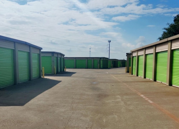 Facility photo: //images.sparefoot.com/medium/23479869d796d72bd16.jpg