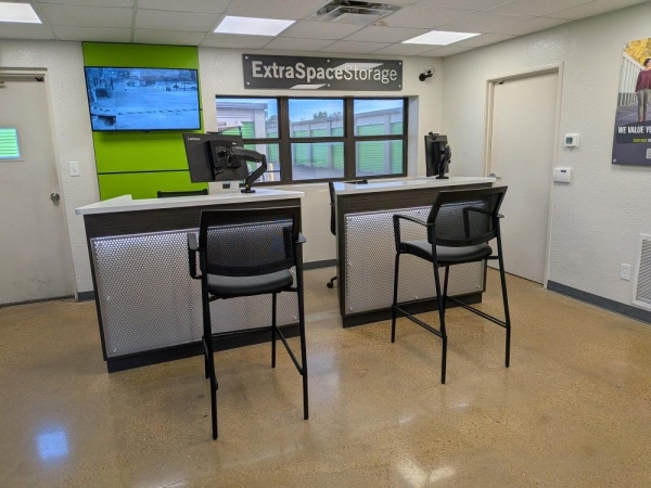 Facility photo: //images.sparefoot.com/medium/23479869da396ae27f5.jpg