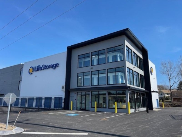 Facility photo: //images.sparefoot.com/medium/2348046797e407266df.jpg