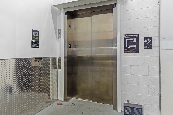 Facility photo: //images.sparefoot.com/medium/234805699430fb6736e.jpg