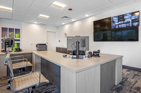 Facility photo: //images.sparefoot.com/medium/23482469943125bcb9a.jpg