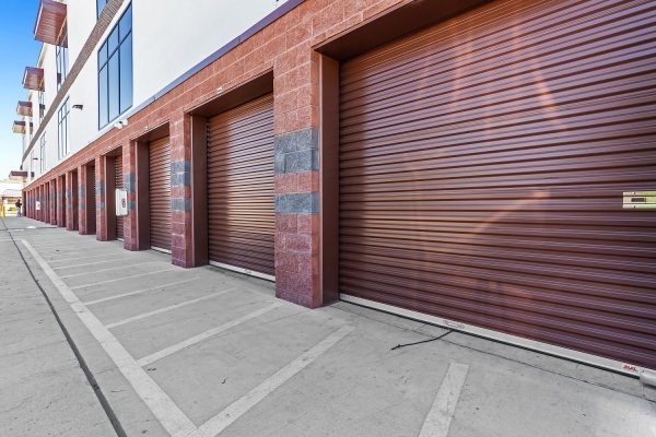 Facility photo: //images.sparefoot.com/medium/234834699431440d741.jpg