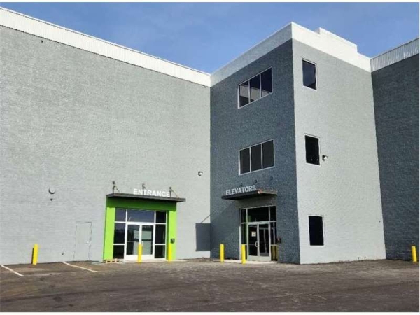 Facility photo: //images.sparefoot.com/medium/2348356723d555642b6.jpg