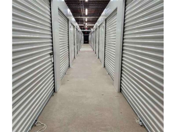 Facility photo: //images.sparefoot.com/medium/2348356723d5614cc74.jpg