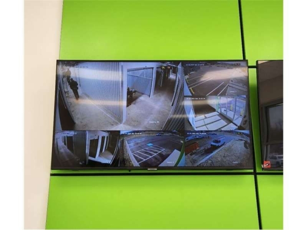 Facility photo: //images.sparefoot.com/medium/2348356723d57a1749a.jpg