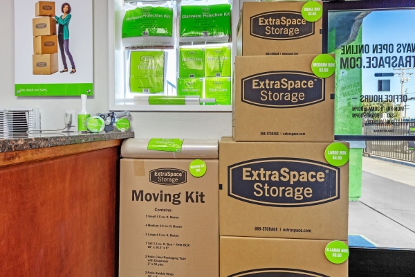 Facility photo: //images.sparefoot.com/medium/234843699432496d9ee.jpg