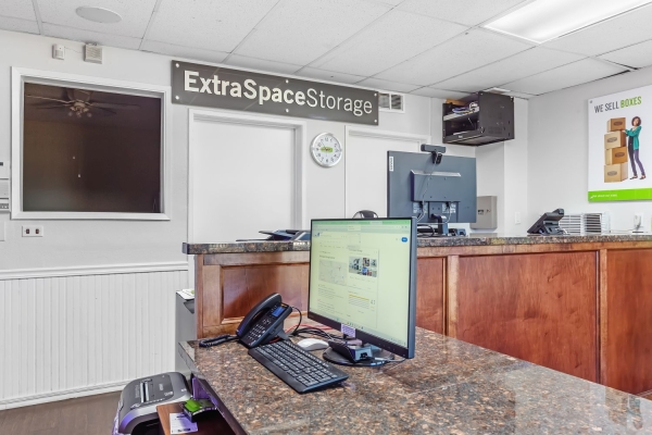 Facility photo: //images.sparefoot.com/medium/2348436994324a6693a.jpg