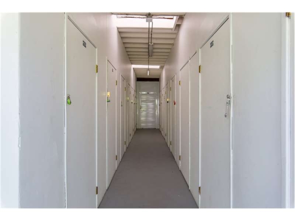 Facility photo: //images.sparefoot.com/medium/2348506994331744079.jpg