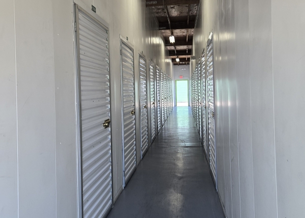 Facility photo: //images.sparefoot.com/medium/234851699433cd51e69.jpg