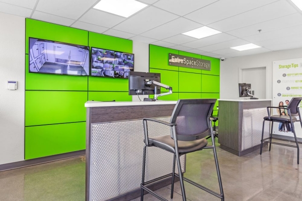 Facility photo: //images.sparefoot.com/medium/2348536994338e26f2c.jpg