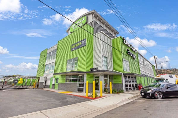 Facility photo: //images.sparefoot.com/medium/23485369943390d6b0e.jpg