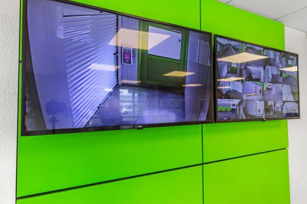 Facility photo: //images.sparefoot.com/medium/23485369943391a7989.jpg