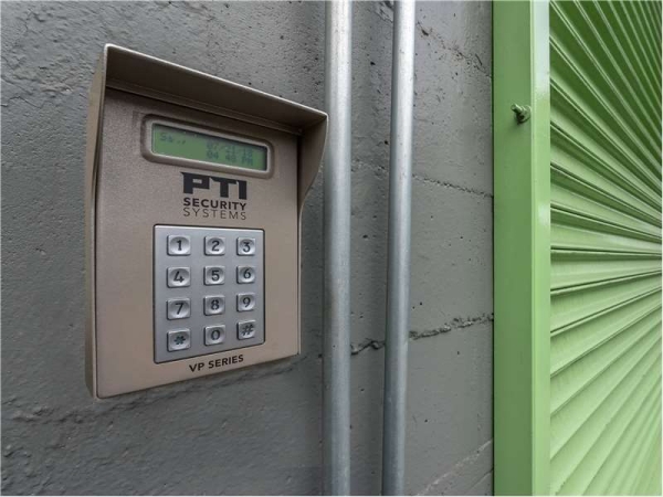 Facility photo: //images.sparefoot.com/medium/2348556994344001356.jpg