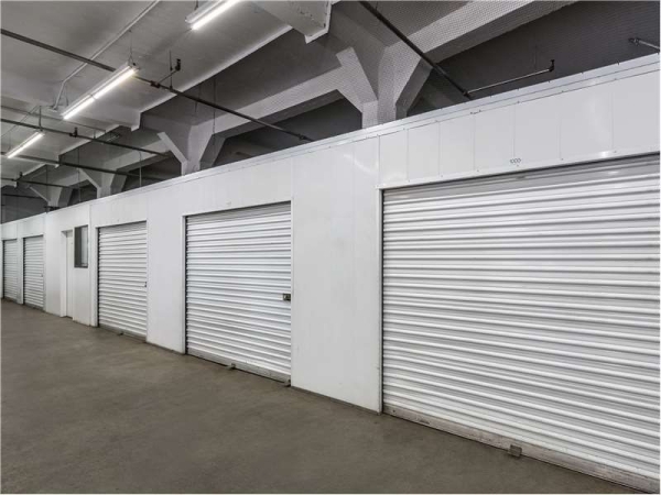 Facility photo: //images.sparefoot.com/medium/234855699434426004e.jpg