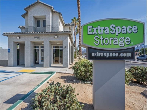 Facility photo: //images.sparefoot.com/medium/234857699433e12b037.jpg