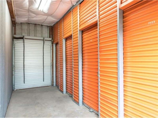 Storage Units at Extra Space Storage - 1756 - Memphis - Hollywood St - 2555 North Hollywood Street