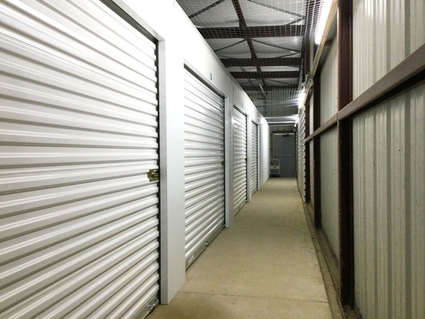 Facility photo: //images.sparefoot.com/medium/23486566bb5f3bd2fd4.jpg