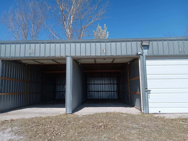 Facility photo: //images.sparefoot.com/medium/23489465e78c605743e.jpeg