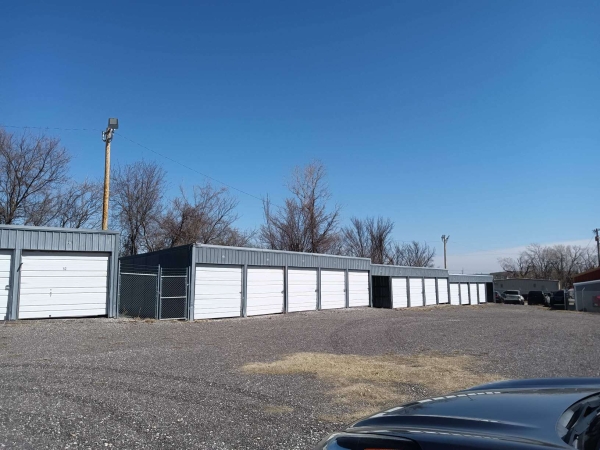 Facility photo: //images.sparefoot.com/medium/23489465e78c61d177a.jpeg