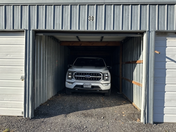 Facility photo: //images.sparefoot.com/medium/2348946635056b3b22c.jpeg