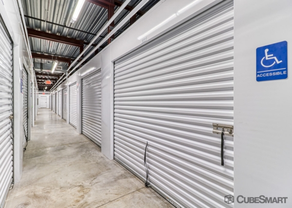 Facility photo: //images.sparefoot.com/medium/234920688333282e9ee.jpg
