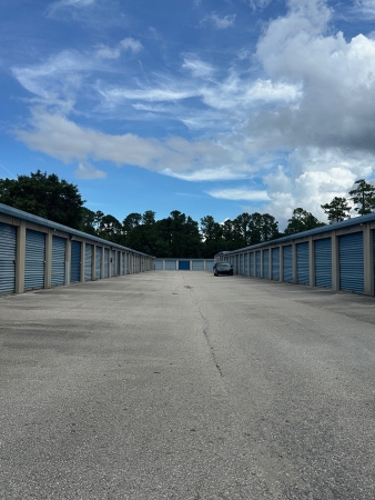 Facility photo: //images.sparefoot.com/medium/2349296951f893d39b2.jpg