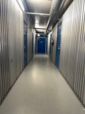 Facility photo: //images.sparefoot.com/medium/2349296951f89711fdb.jpg