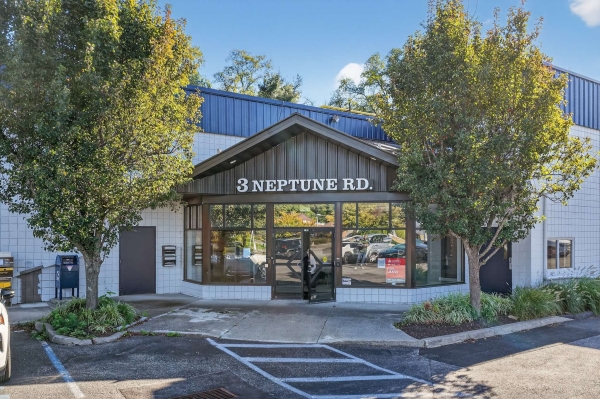 Facility photo: //images.sparefoot.com/medium/23496168f7e1cb170e7.jpg