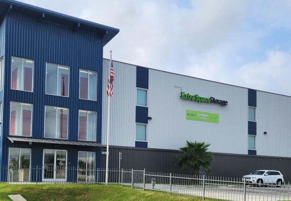 Facility photo: //images.sparefoot.com/medium/235003699430c76c7db.jpg