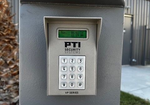 Facility photo: //images.sparefoot.com/medium/235003699430c82d9e5.jpg