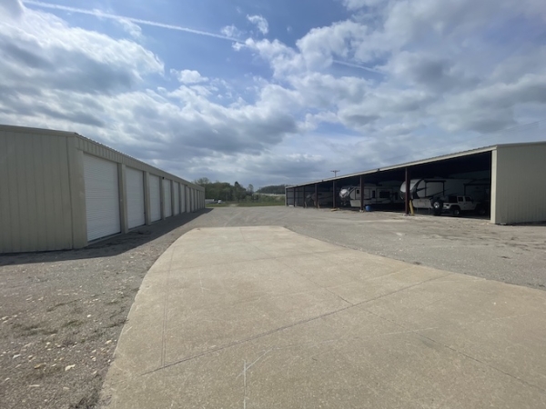 Facility photo: //images.sparefoot.com/medium/23501365e09c4c90f94.jpeg