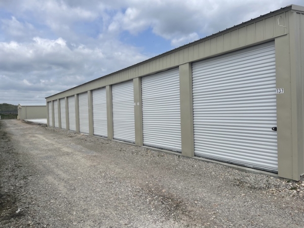 Facility photo: //images.sparefoot.com/medium/23501365e09c5015729.jpeg