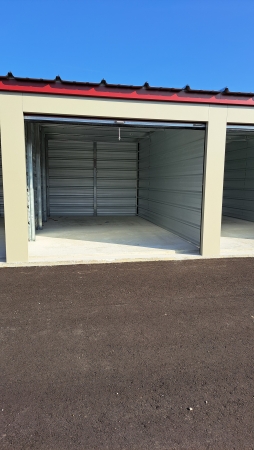 Facility photo: //images.sparefoot.com/medium/235015666b0f69c7549.jpg