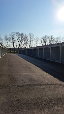 Facility photo: //images.sparefoot.com/medium/235015666b0fcc4c7aa.jpg