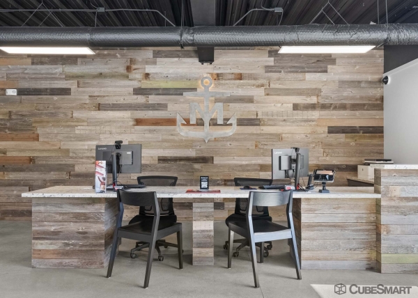Facility photo: //images.sparefoot.com/medium/235044686f98dfdd64d.jpg