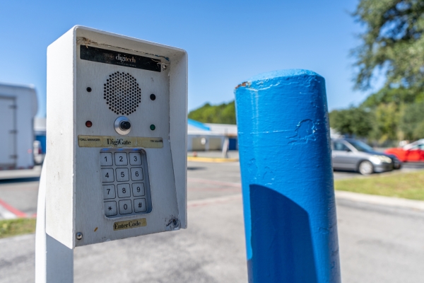 Facility photo: //images.sparefoot.com/medium/23507165e7734f768ba.jpeg