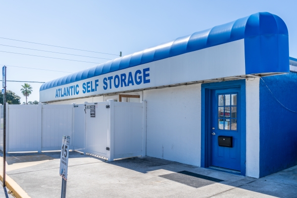 Facility photo: //images.sparefoot.com/medium/23507165e7735243f93.jpeg