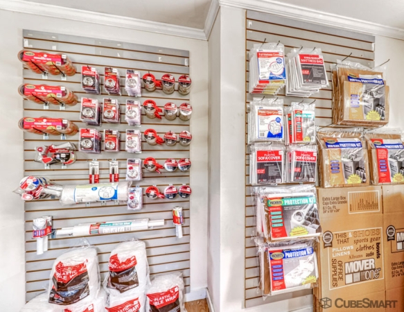 Facility photo: //images.sparefoot.com/medium/2350816890691cc0b36.jpg