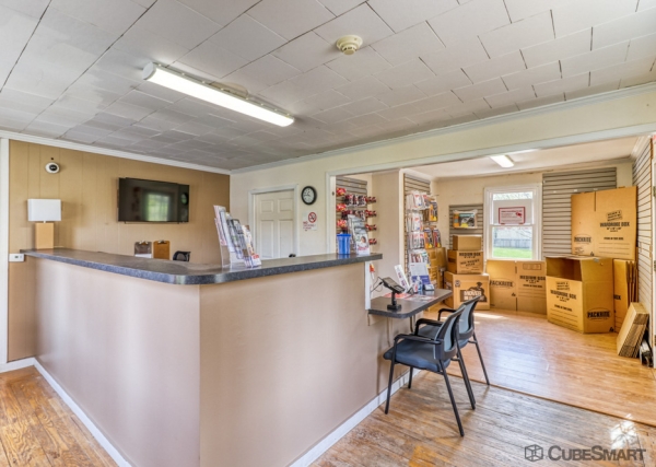 Facility photo: //images.sparefoot.com/medium/235081693d354073af0.jpg