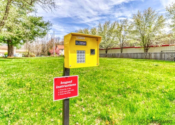 Facility photo: //images.sparefoot.com/medium/235081693d35474c416.jpg