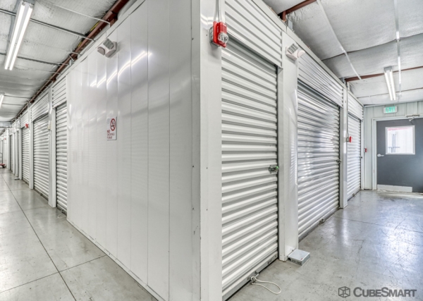 Facility photo: //images.sparefoot.com/medium/2350816984672875dff.jpg