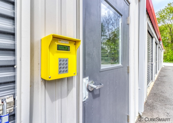 Facility photo: //images.sparefoot.com/medium/235082695f7bb94d921.jpg