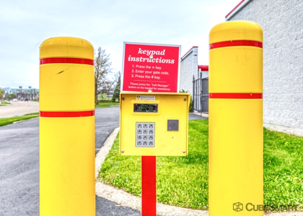 Facility photo: //images.sparefoot.com/medium/235084688b2dea24726.jpg
