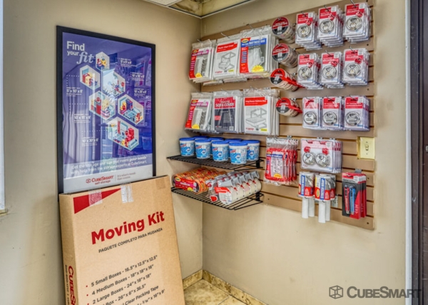 Facility photo: //images.sparefoot.com/medium/235084693d372434903.jpg