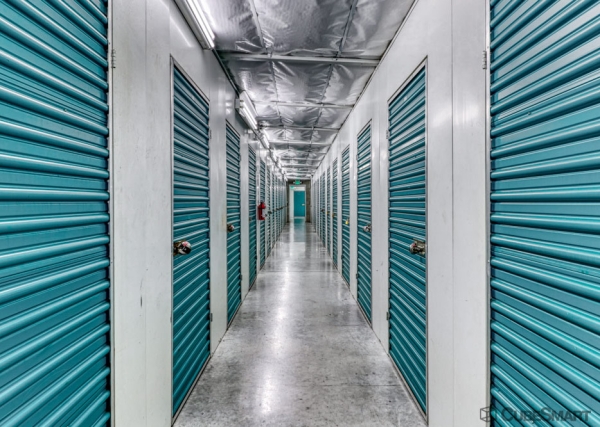 Facility photo: //images.sparefoot.com/medium/235087695f7d45ca4f3.jpg