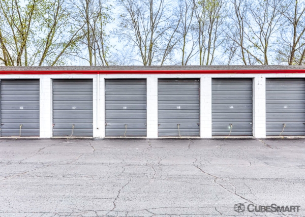 Facility photo: //images.sparefoot.com/medium/235088688f1c7a2a8f4.jpg